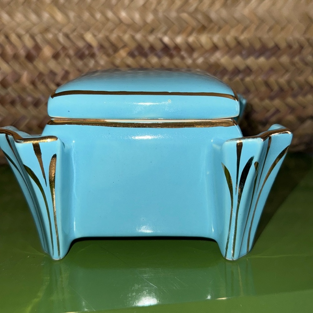 VINTAGE BLUE KEYSTONE CHINA 22KT GOLD HAND DECORATED LIDDED TRINKET BOX